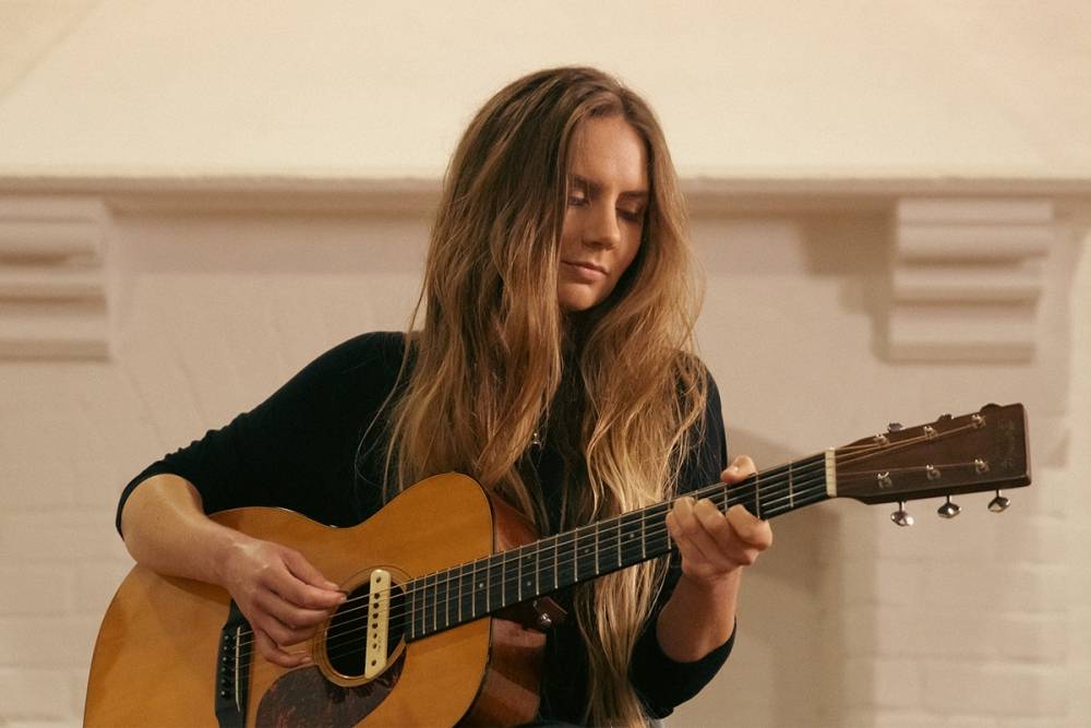 Robin - Singer / Guitarist